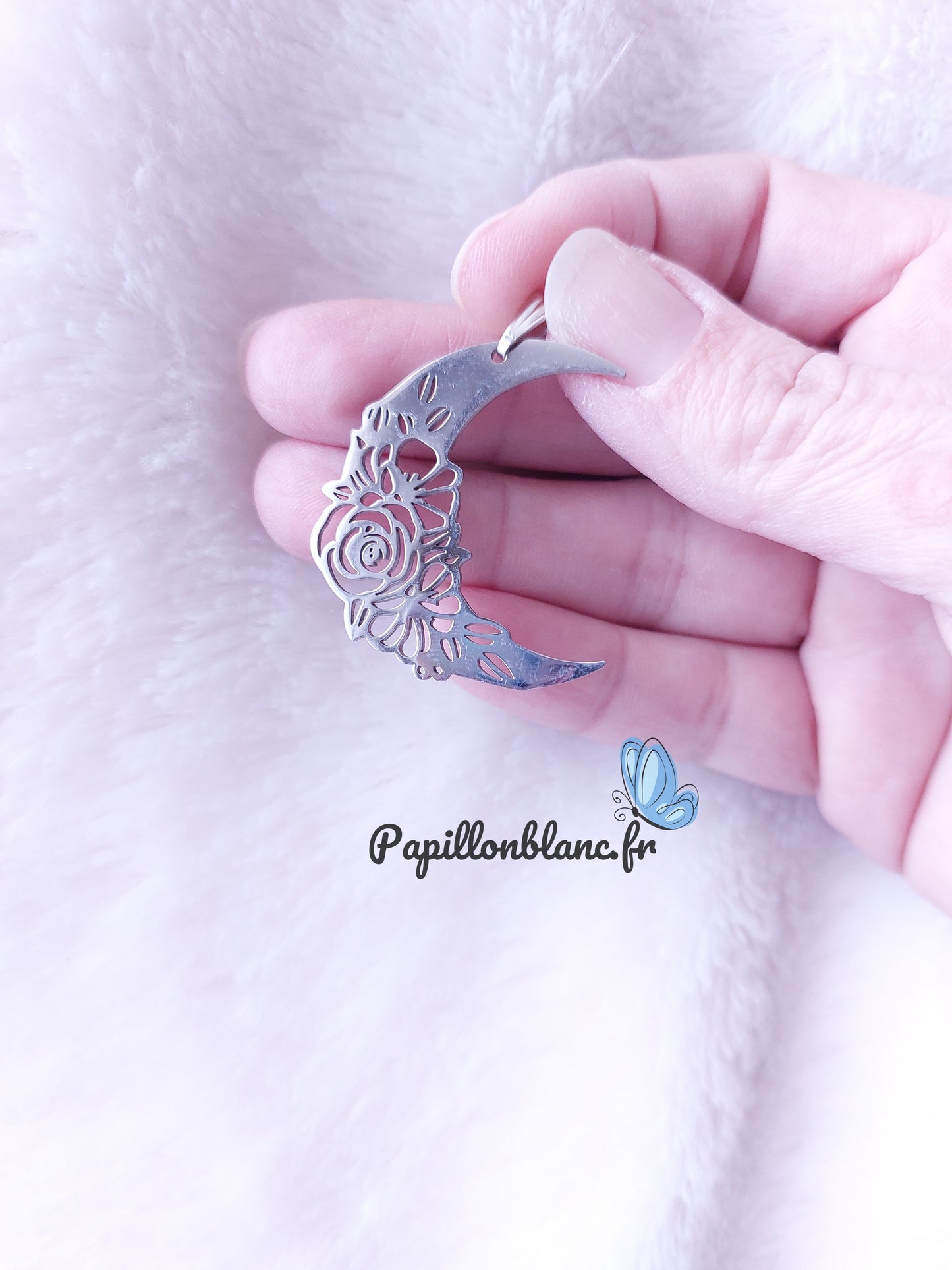 Pendentif Lune en fleurs